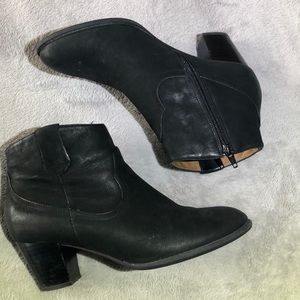 Vionic w/ Orthaheel Technology Windom Ankle Boots